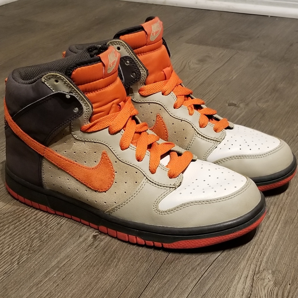 Nike Dunks 2008 Tar/Bone/Orange colorway